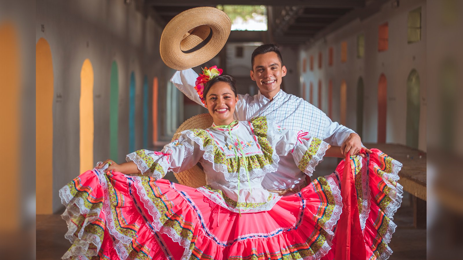 A Celebrar los Días del Aguardiente Tapa Roja, Sombrero Tolimense, Achira, Chicha y Lechona