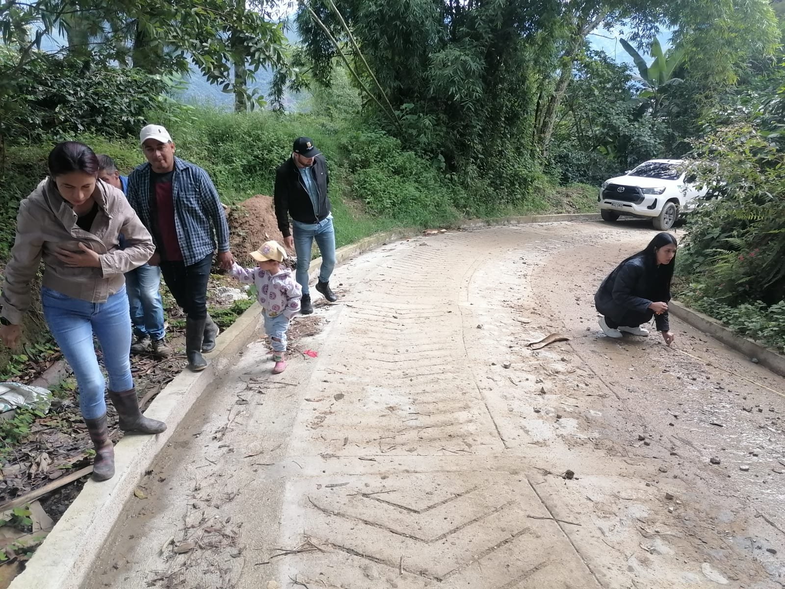 Intervención de la Alcaldía en Zonas Afectadas por Deslizamientos en el Área Rural