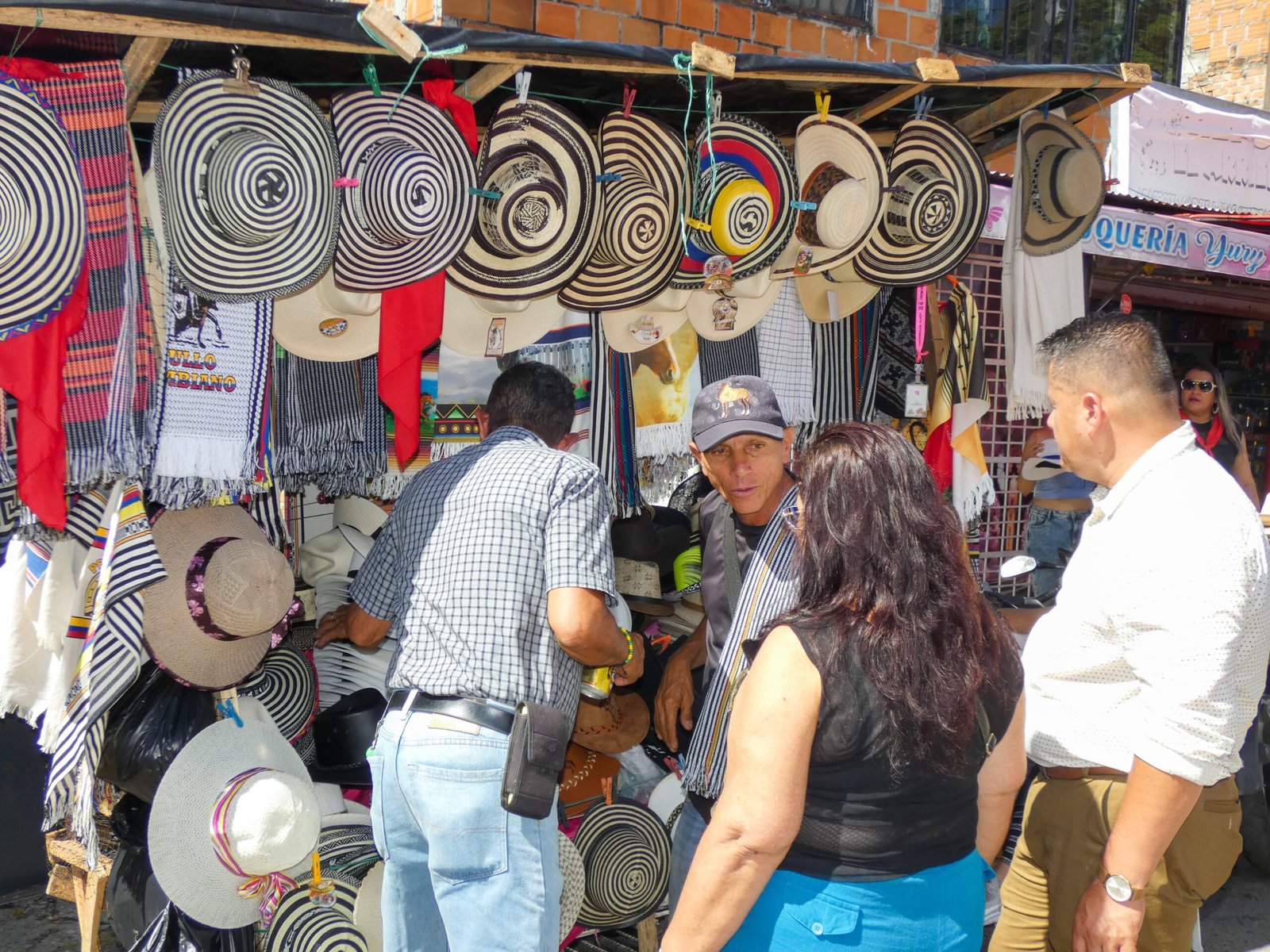 Incremento Significativo en Permisos para Comercialización en Espacio Público durante el Festival Folclórico Colombiano