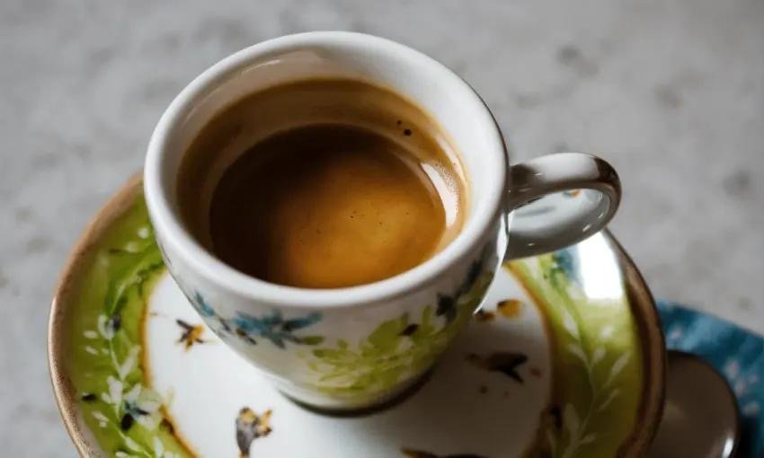 ¿Es el café un aliado o un riesgo después de los 60 años?