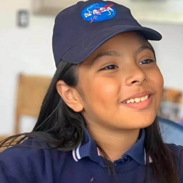 ¿Conoces a Adhara?: Niña prodigio de 12 años que tiene un coeficiente intelectual mayor al Einstein y Hawking