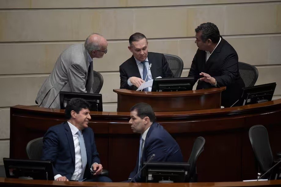 Entre risas y sin quórum: Senado congela debate de transfuguismo hasta el 6 de mayo