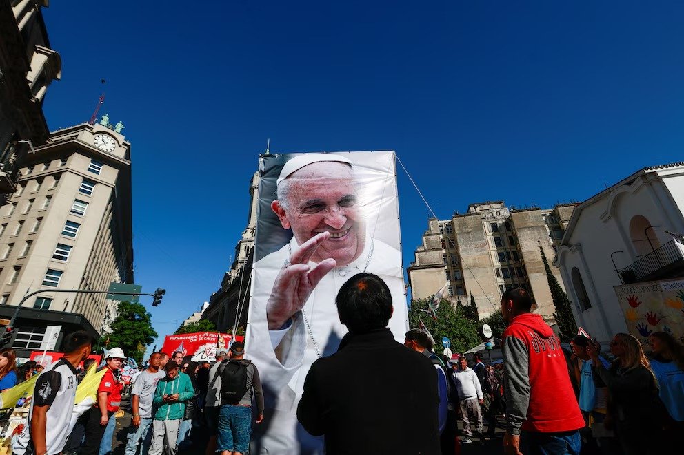 “¡Hagan lío!” El Papa Francisco llama a los jóvenes a renovar la esperanza y el compromiso con Cristo en su emotiva carta