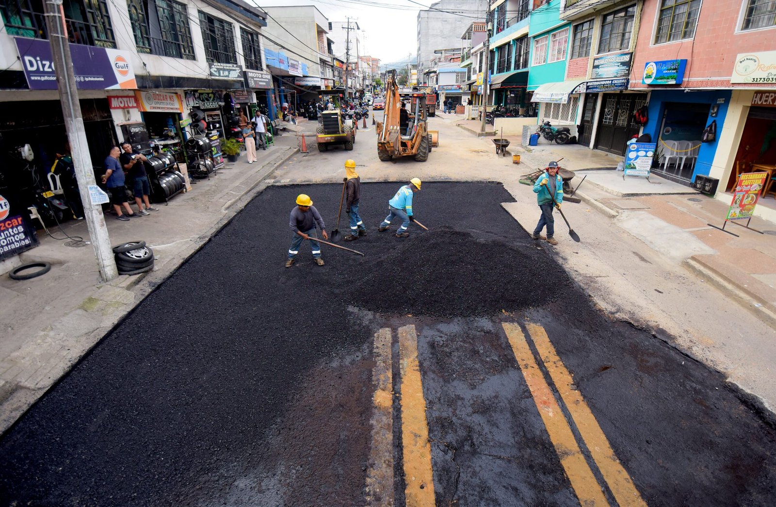 ¡25 años después! Barrio Restrepo estrena pavimento gracias a la “Ambulancia Vial” de Johana Aranda