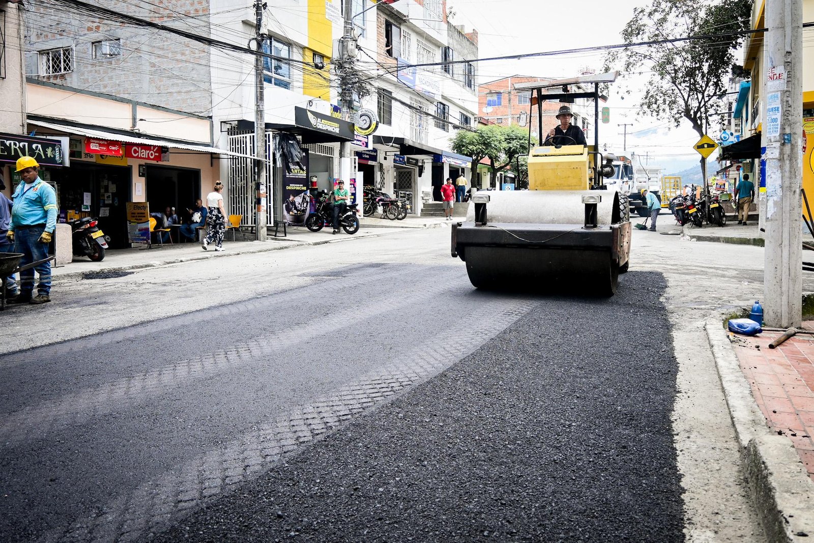 Ibagué avanza sobre asfalto: 25 barrios ya tienen vías renovadas gracias a la ‘Ambulancia Vial’