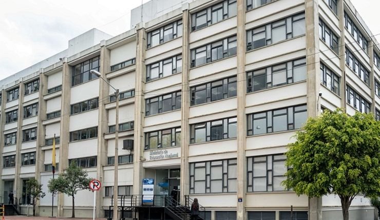Educación y Protesta: Ministerio de Educación respalda la movilización docente, pero exige recuperar clases