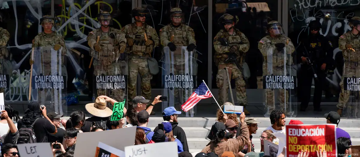 Trump militariza Los Ángeles: 4.700 tropas en las calles desatan alarma por “fantasía dictatorial”