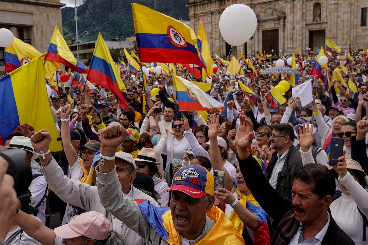 “Marcha del Silencio, grito de un país cansado”: Más de 70.000 personas alzan la voz por Miguel Uribe y contra la violencia