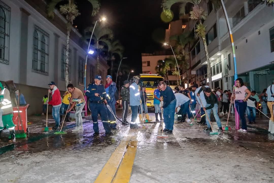 “Ibagué de mis amores” le devuelve el brillo a la carrera Tercera con jornada nocturna de limpieza y embellecimiento