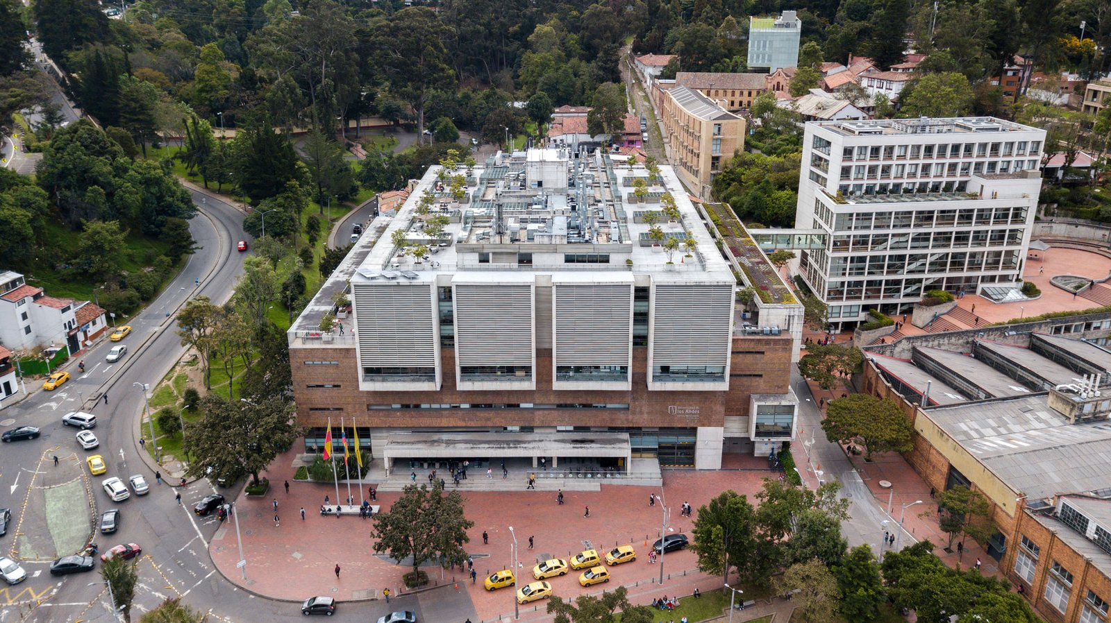 Universidades colombianas caen en el ranking mundial QS, pero dos logran subir posiciones