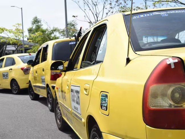 Crisis sin freno: ¿por qué más de 100 taxis están en venta en Ibagué?