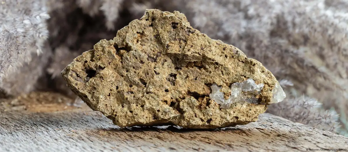 Un Mineral de Otro Mundo Rompe las Reglas de la Física
