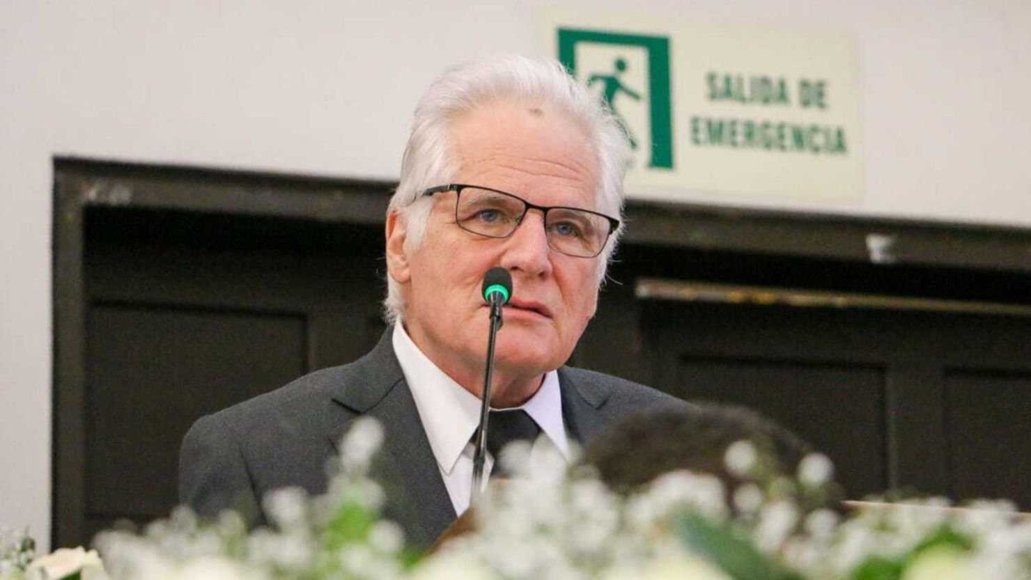 Del duelo a la contienda: padre de Miguel Uribe Turbay entra en la carrera presidencial tras el magnicidio de su hijo