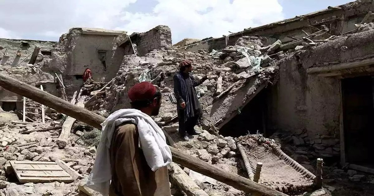 “Cada cinco minutos llega un herido”: Afganistán sufre un devastador terremoto con más de 800 muertos