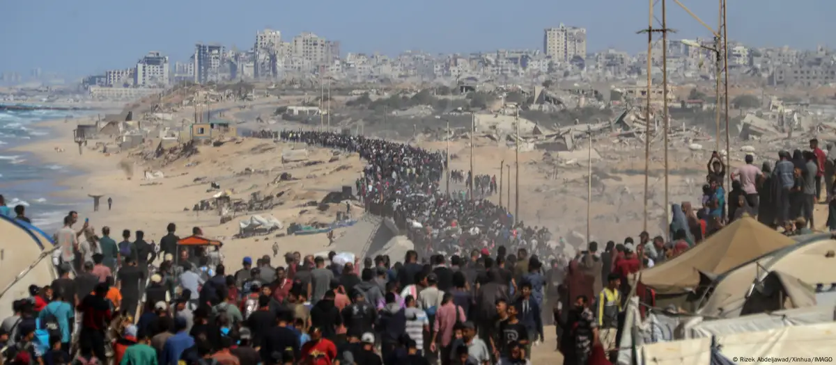 “Silencio tras las bombas: miles de gazatíes regresan a casa mientras 60.000 toneladas de ayuda humanitaria esperan luz verde”
