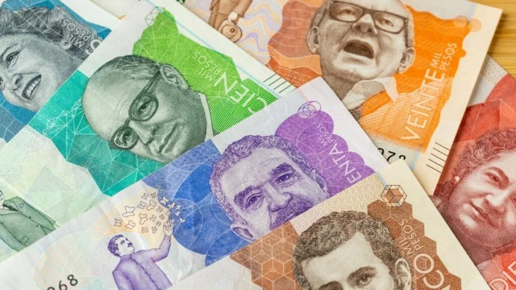 ¡Alerta Salarial! Ministro Benedetti adelanta que el salario mínimo podría llegar a $1,8 millones en 2025