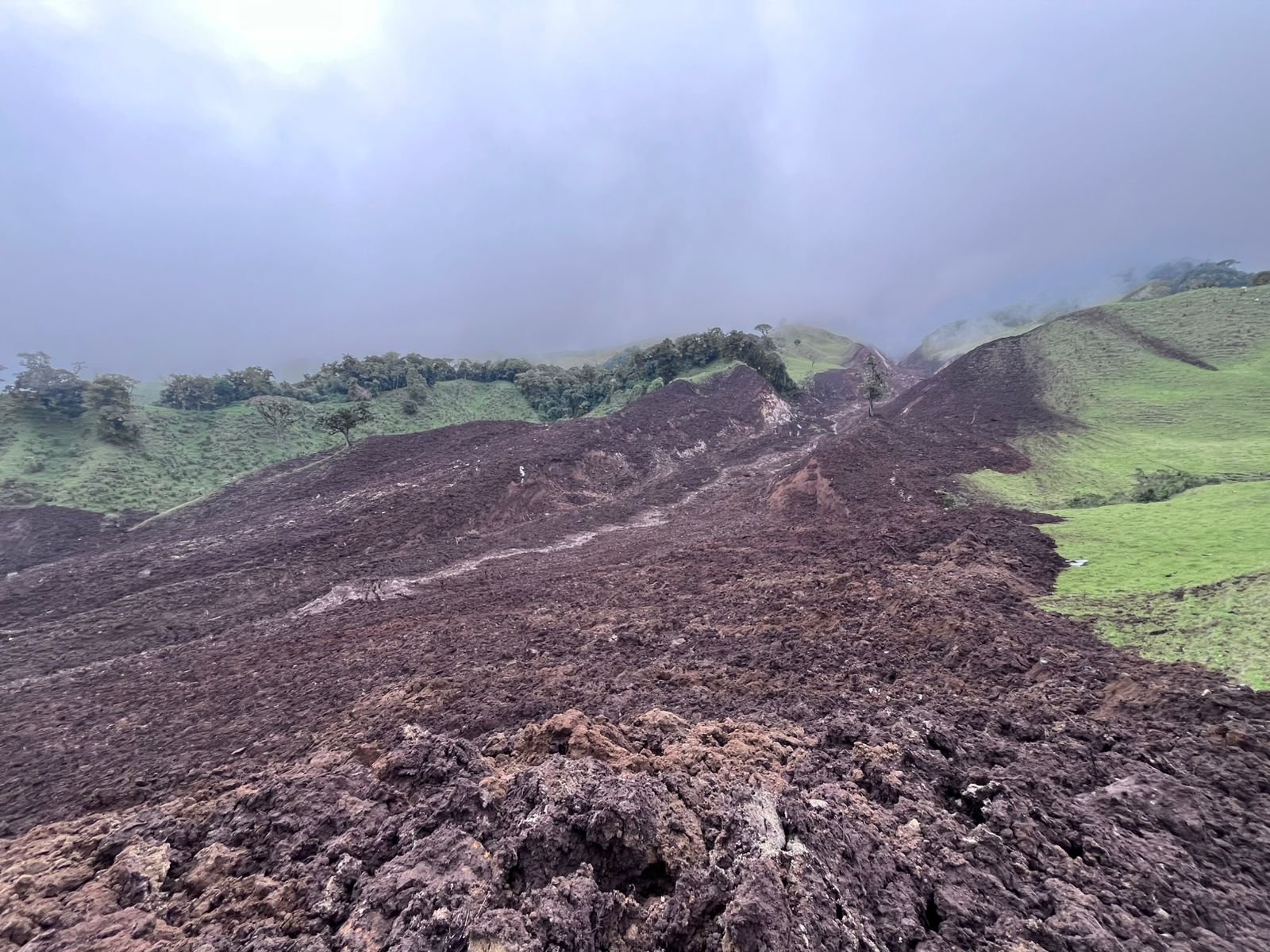 Evacuación obligatoria en Villahermosa: la alarma por posible avenida torrencial que moviliza a todo el Tolima