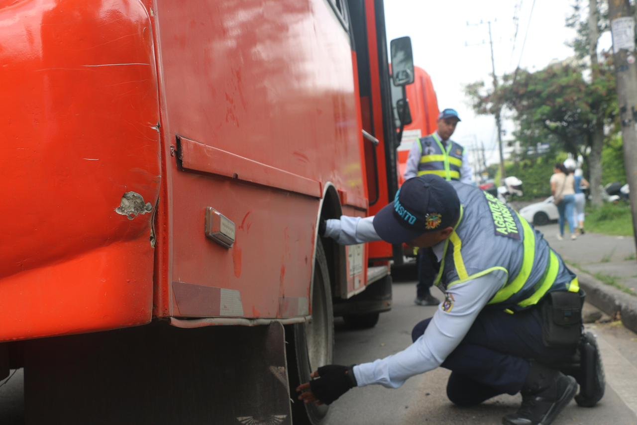 Ibagué inmoviliza 5 busetas tras operativo que detectó fallas graves de seguridad vial